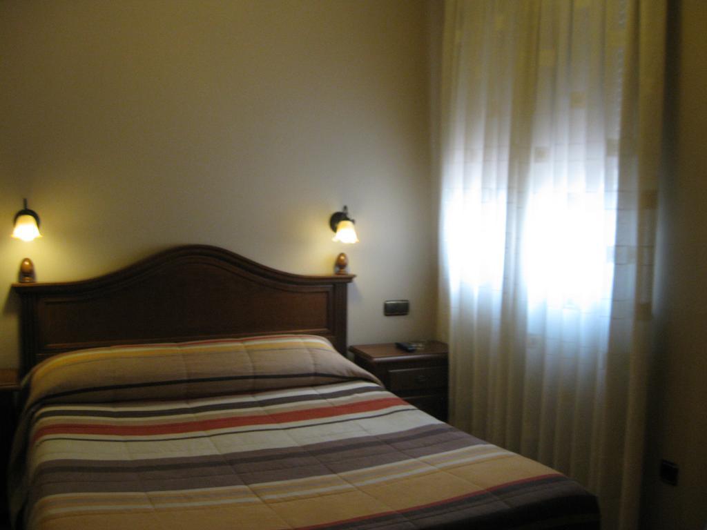 Hostal Granada Salamanca Szoba fotó