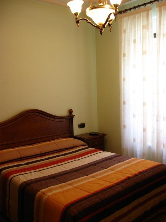 Hostal Granada Salamanca Szoba fotó